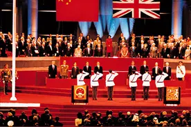 香港回归前夕，34艘英军舰开往近海挑事，中国舰长：撞就撞谁怕谁图片