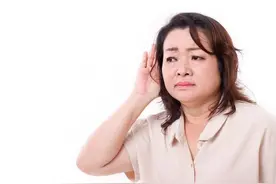 54岁阿姨和39岁男人再婚，女人：晚上太能折腾，男人：夫妻是这样图片