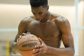 被篮网选中交易，雷霆看中他，单场砍35分，23岁只值520万？便宜图片