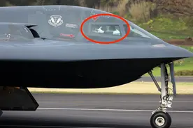 B2隐形轰炸机被公车私用，飞行员夹带女式内衣，还用破塑料袋装？图片