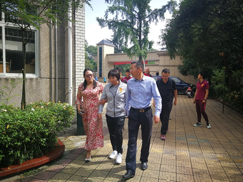 U15女足国家集训队与棠湖中学共建，女足传奇孙雯六一来送惊喜