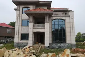 湖南小伙回家建房，毛石基础好？还是砖混结构好？图片