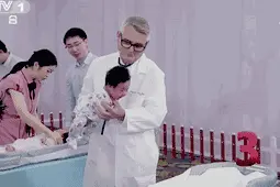 专家挑战5秒安抚哭闹宝宝，哄娃真的有公式可以套图片