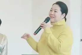 50岁王茜华罕见亮相，因病身体肿胀难辨认，网友：依旧喜欢王小麦图片