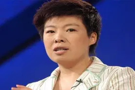 于丹被免职的消息一出，为何这么多人拍手称快 红了有点膨胀图片