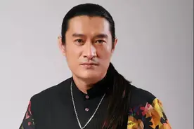 黄安反讽台湾网友：厦门机场榨菜竟然免费提供，要拿几包回去买房图片