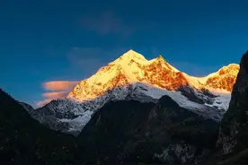 云南梅里雪山：观壮丽的日照金山，走最美的雨崩村图片