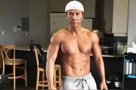 甄子丹你这身材57岁图片