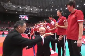郎平地位有多高？谁颁奖？两排协主席互相推辞，08奥运FBI派4保镖图片
