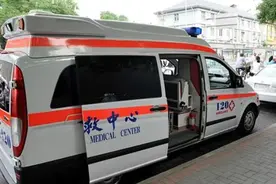 20辆车一年赚2000万：为什么你的小区旁，会停着一辆救护车？图片