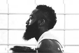 Adidas Harden Stepback：以哈登后撤步跳投为灵感打造的支线球鞋图片
