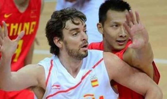 12年奥运会打西班牙，阿联狂轰30+12！加索尔兄弟表现如何？