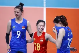 太催泪了！张常宁接受采访哽咽地说：女排打得不好，对不起郎导图片
