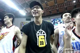 没有易建联？杜锋大外甥出现？广东宏远更新本赛季CBA注册名单图片