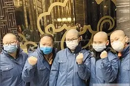满头青丝剃成光头 5位重庆妹儿：为了战“疫”图片