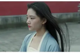 任敏曾出演鹿晗的MV，五官平平却有高级感，黑白滤镜也挡不住的美图片