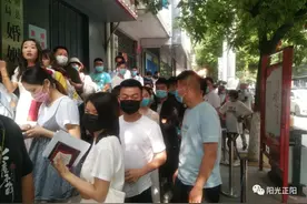 牵手“520”：幸福领证人 忙碌办证人 我们一起见证年轻的爱情图片