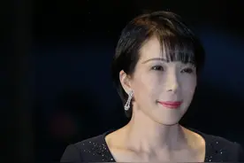 日本将迎来首位女首相？女权主义者带头猛批：她是安倍的帮凶图片