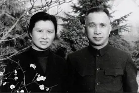 粟司令的后代成就如何？亲家是元帅，长子是中将，次子是公司高管图片