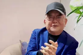 王刚罕提小20岁娇妻，辟谣其一月花销两百万，称钱太多她不会花图片