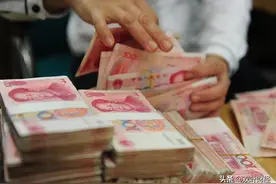 为什么去银行存取款变得越来越难了？图片