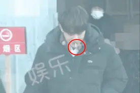 黄子韬随地吐痰被拍，公共场合吞云吐雾狂吸烟，网友怒斥没素质图片