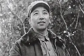 西北马家军俘虏秦基伟：你明明是团长，还撒谎说自己是伙夫？图片