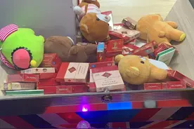两块钱能抓到中华烟？娃娃机的潜规则你知道吗？图片