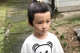 买超晒大儿子古装照，才3岁就要被爹妈送进娱乐圈？网友：比爹帅图片