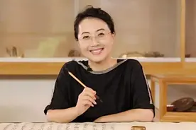 中国书坛三位美女书法家作品对比，风格各有所长，你喜欢哪一位？图片