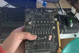 上门修电脑把我恶心到了，小伙子一身的臭味，下次给钱也不来了图片