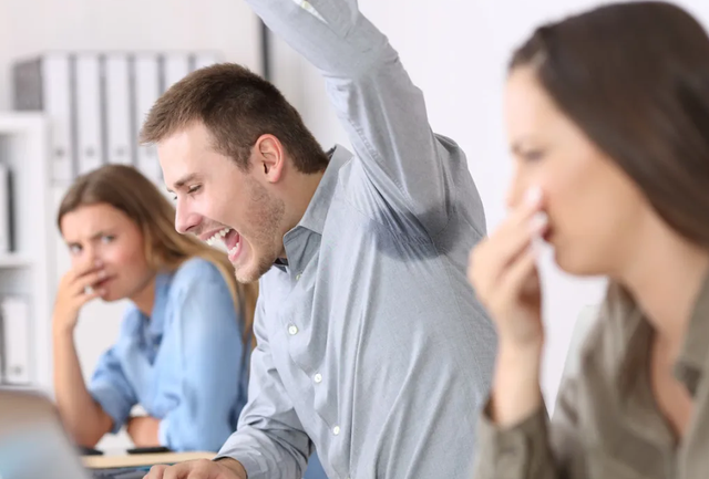 10000个透气孔把汗液治得服服帖帖？这款冰肤抗菌T恤定价真国货