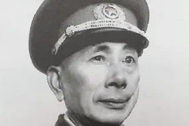 将军探亲做了件事，乡亲们欢呼，老家县政府却把他告到了北京图片