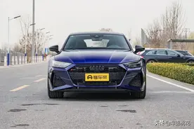 西装暴徒RS7颜值爆表，4.0T V8引擎性能强劲，银耳奥迪名不虚传图片