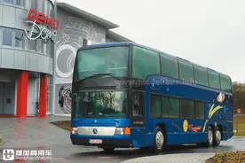 仅生产一台，带您看看奔驰O404 DD双层大巴的传奇一生图片