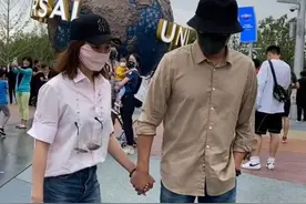 佟大为带老婆过二人世界，两手紧握不愿分开，关悦笑容难掩甜蜜图片