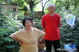 7旬农村老人有5个孩子，住山洞喝山泉50年，看看咋回事图片