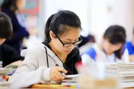 “三次摸底”都低于400分，还能考上本科吗？班主任终于说实话了图片