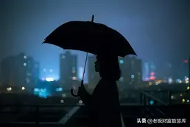 月薪10W和月薪1W，真实收入差距100倍：普通人做到3点，就能破局图片