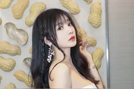 柳岩真是大号水蜜桃，内衣外穿身材傲人真惊艳，这凹凸感堪比超模图片