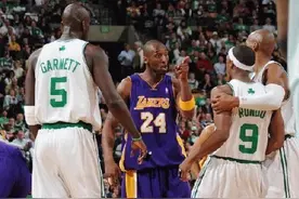 最体现江湖地位的瞬间：科比霸气手指隆多，卡特让乔丹全明星首发图片