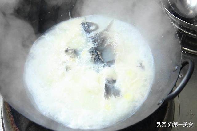 黑芝麻 花胶 鲫鱼汤 2026年花胶鲫鱼汤的做法