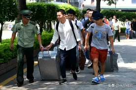 本科生，当兵走直招士官还是义务兵，要结合这4个方面来考虑图片