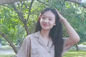 一曲《亲爱的我爱你》，送给我最爱的人，今生今世你就是我的唯一视频封面