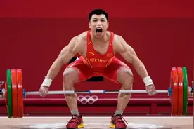 中国举重再创奥运史经典瞬间图片
