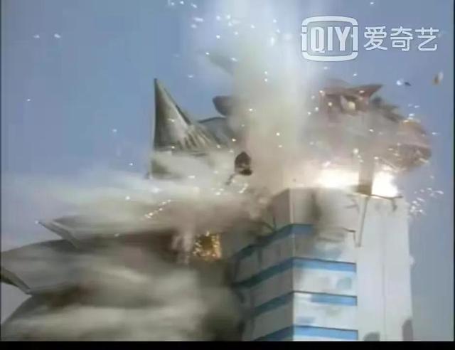 超级必杀怪兽德玛卡古把戴拿打的浑身是伤，戴拿该如何应对？