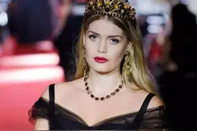 戴安娜最美侄女：梅根婚礼上抢了新娘风头，嫁个丈夫比岳父大5岁图片