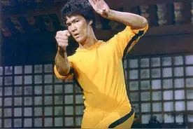 李小龙：一秒能出10次踢击，一拳达400公斤力量，身后跟班不一般图片