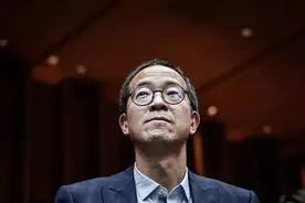 俞敏洪被抢劫逼宫，当众下跪，几次差点没命，创业发财到底有多难图片