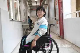 开朗热心有才华，福州这个轮椅少女真美图片